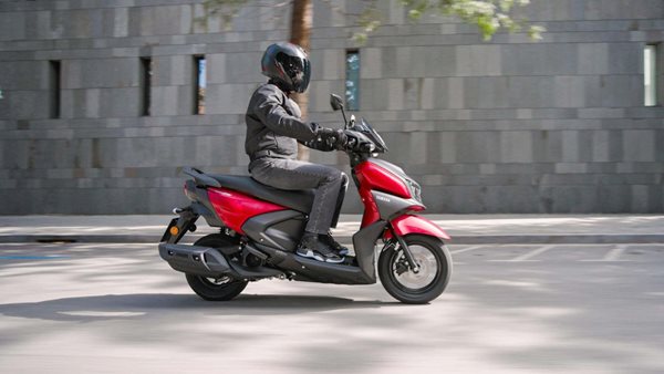 Αυτό είναι το πιο φθηνό scooter της Yamaha και χρειάζεται δίπλωμα αυτοκινήτου