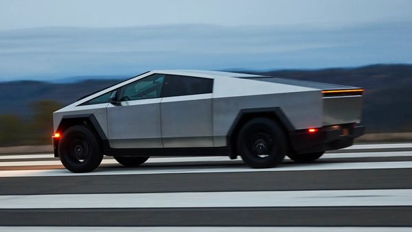 Πώς η Tesla αποκάλυψε fake video του Cybertruck που έγινε viral