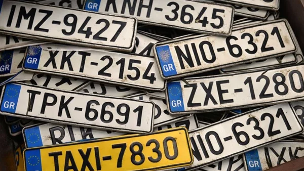 Επιστρέφουν οι πινακίδες κυκλοφορίας για τα Χριστούγεννα