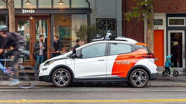 Διακανονισμός 7,4 εκατ. ευρώ για πεζή που την παρέσυρε robotaxi