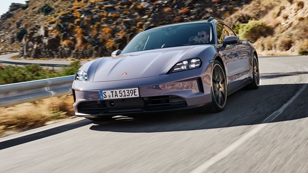 Νέα Porsche Taycan: Τα πρώτα επίσημα στοιχεία και εικόνες της ηλεκτρικής μπερλίνας