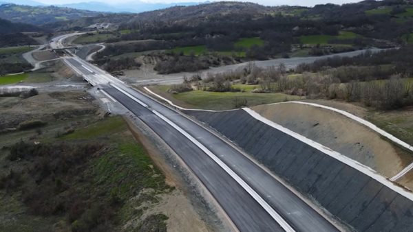 Δείτε από ψηλά τον επιβλητικό αυτοκινητόδρομο που θα αλλάξει την Ελλάδα