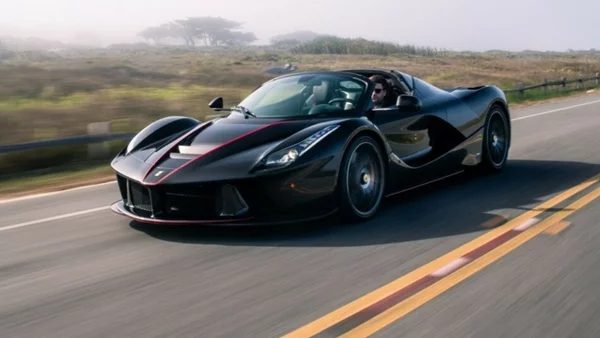 Μια σπάνια Ferrari LaFerrari Aperta βγαίνει σε δημοπρασία