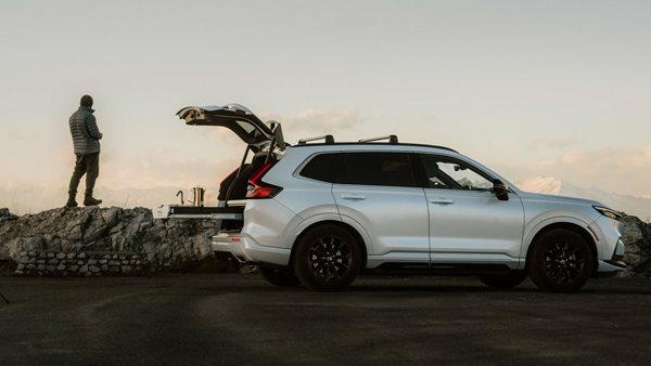 Γιατί να πάρεις camper όταν μπορείς να έχεις αυτό το Honda CR-V; (video)