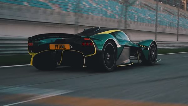 Μπορεί ένας κοινός θνητός να οδηγήσει μια Aston Martin Valkyrie; (video)