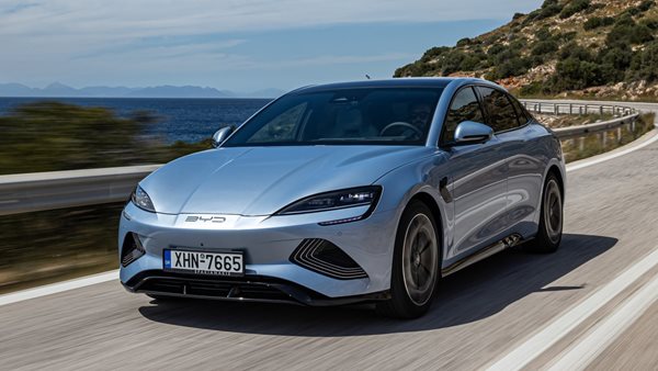 Ηλεκτρικά αυτοκίνητα: Η έφοδος των Κινέζων στην Ελλάδα και πώς αλλάζει η αγορά