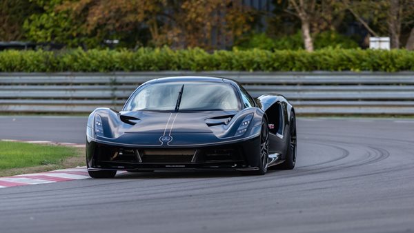 Lotus Evija Fittipaldi: Ηλεκτρικό ταξίδι στο παρελθόν