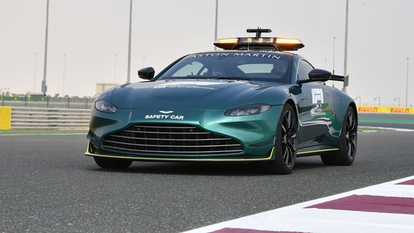 F1: Τι συνέβη με το αυτοκίνητο ασφαλείας στην Monza και κατέληξε στις μπαριέρες