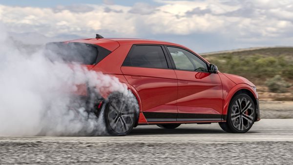 Τελικά είναι βαρετά τα ηλεκτρικά αυτοκίνητα σε σχέση με τα θερμικά;