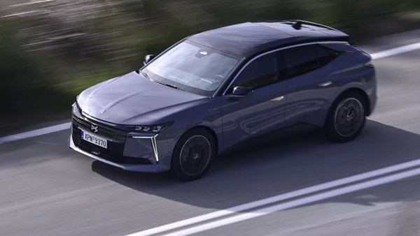 Δοκιμή DS No4 Hybrid: Η premium εναλλακτική στα μικρομεσαία