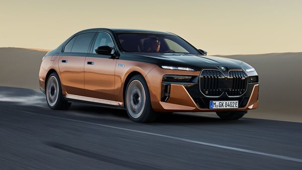 Ο Kylian Mbappe δεν μπορεί να οδηγήσει την BMW i7 που του έκανε δώρο η Real