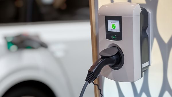 Τι είναι ο "έξυπνος" φορτιστής ηλεκτρικού αυτοκινήτου και πόσο κοστίζει