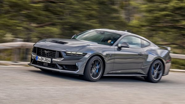 Δείτε τον Max Verstappen να οδηγεί την απίθανη Mustang Dark Horse (video)