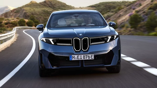 Η BMW θα αποκαλύψει νέο μοντέλο στις 24 Δεκεμβρίου-ποια είναι τα σενάρια