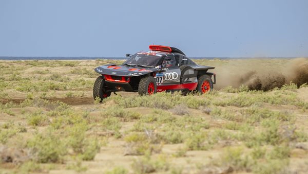 Ράλλυ Ντακάρ: Επικεφαλής ο Sainz, κατά πόδας ο Loeb