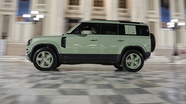 Land Rover Defender: Καλύτερο στην πόλη ή στο χώμα;