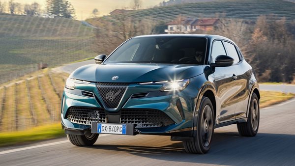 Αποστολή στο Τορίνο: H Alfa Romeo Junior Ibrida Q4 δεν είναι αυτό που νομίζεις
