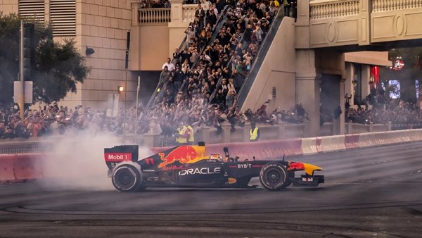 Επίδειξη δύναμης της F1 στην παρουσίαση του Las Vegas GP