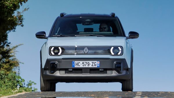 Αποστολή στην Πορτογαλία: Το Renault 4 είναι ένας θρύλος που απειλεί τους Κινέζους