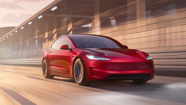 Γιατί η Tesla προγραμματίζει διακοπές παραγωγής στην Γερμανία