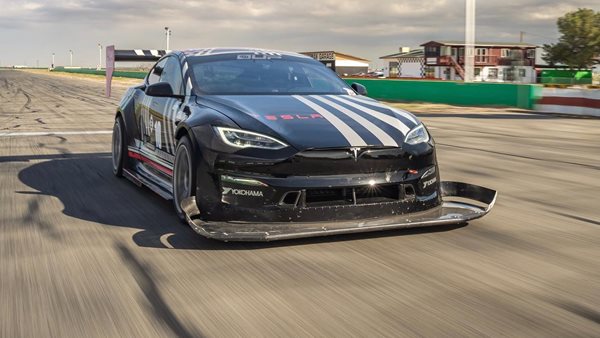 Το Tesla Model S Plaid κατέρριψε ρεκόρ πίστας κατά λάθος