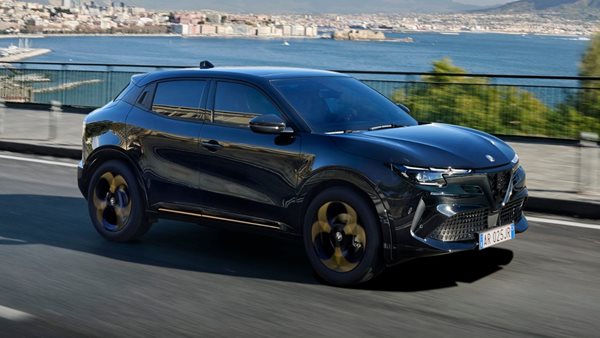 Στην Ελλάδα η Alfa Romeo Junior Intensa-πόσο κοστίζει