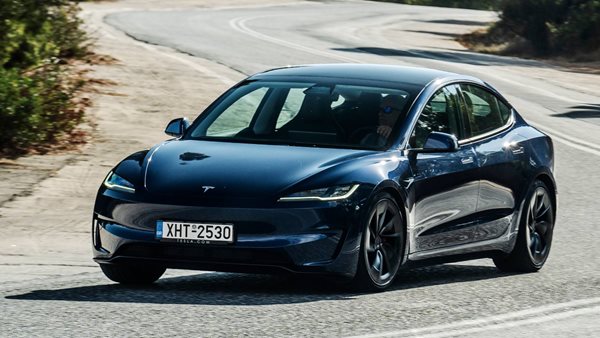 Δοκιμή Tesla Model 3 Performance: Ένα δαιμονισμένο οικογενειακό αυτοκίνητο