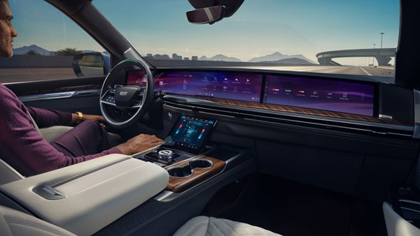 Αυτό το αυτοκίνητο έχει 682 ίππους και οθόνη 55 ιντσών!