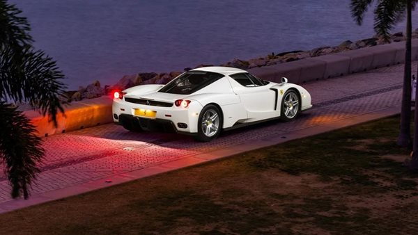 Η μοναδική λευκή Ferrari Enzo και η πρωτοποριακή πώλησή της