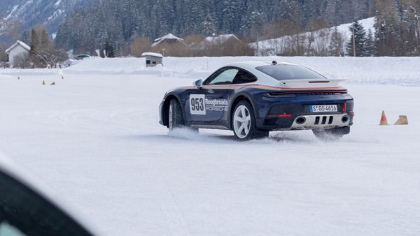 Porsche 911 Dakar: Γιατί είναι τέλεια για συνταξιούχους, σύμφωνα με τον Walter Rohrl