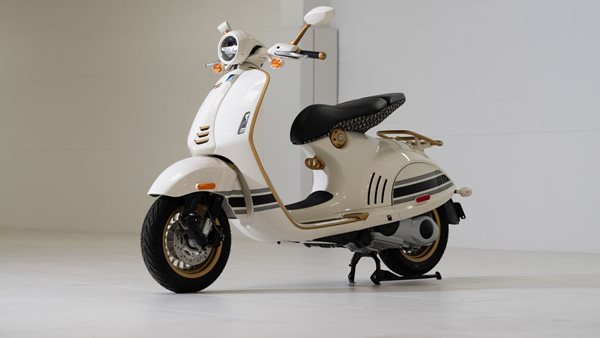 Αυτή η σπάνια Vespa θα πουλήθει 90.000 ευρώ σε δημοπρασία (εικόνες)