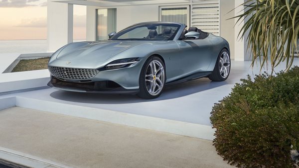 Ferrari Roma Spider: Ένα αριστούργημα με υφασμάτινη οροφή