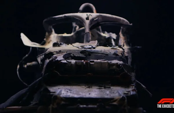 Το απανθρακωμένο μονοθέσιο F1 του Grosjean έγινε έκθεμα