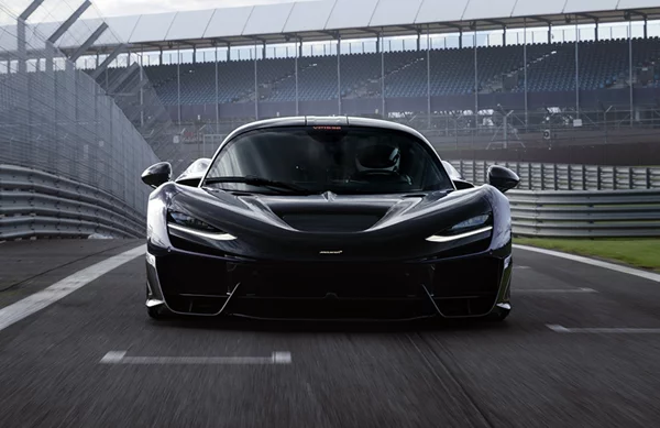 Δείτε την ισχυρότερη McLaren όλων των εποχών να δοκιμάζεται στο Silverstone χωρίς καμουφλάζ