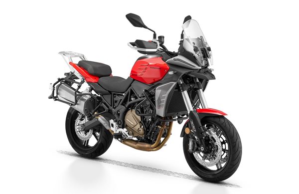 Αυτή είναι η νέα QJMOTOR SRT 700 S με τιμή έκπληξη