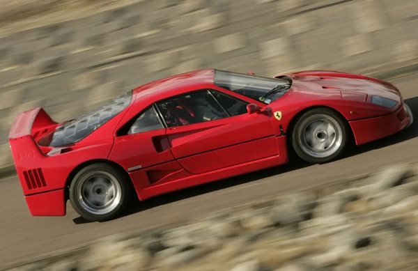 Ποιος τράκαρε την Ferrari F40 του Lando Norris; (video)