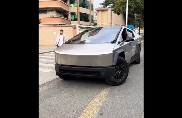 Τι δουλειά έχει ένα Tesla Cybertruck σε εγκαταστάσεις της BYD