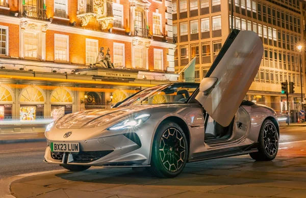 Αποκαλύφθηκε το MG Cyberster παραγωγής-πισωκίνητο και τετρακίνητο έως 536 ίππους (εικόνες)