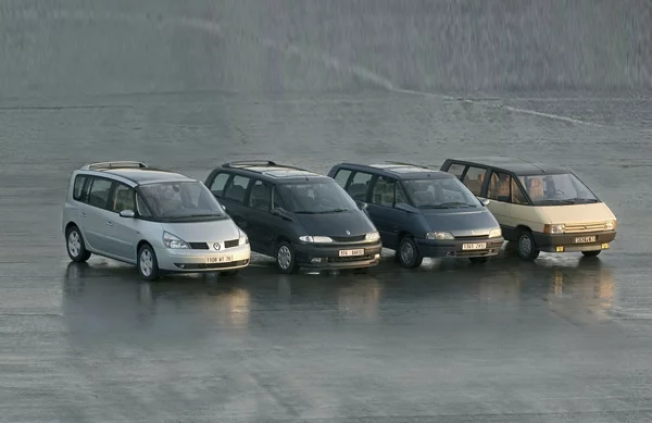 Αφιέρωμα Renault Espace: 5 γενιές του ευ ζην σε τροχούς