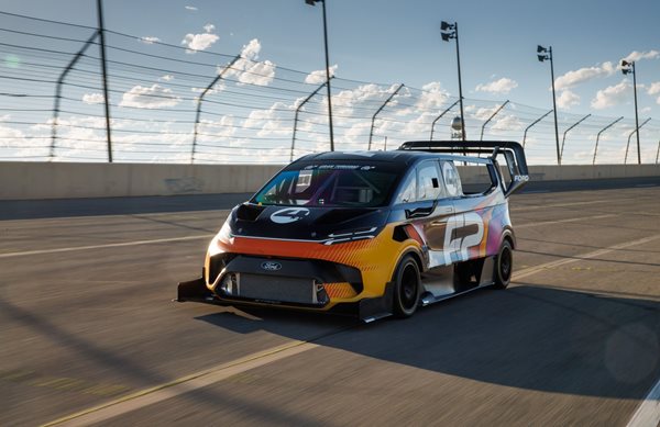 Αυτό είναι το ηλεκτρικό Ford SuperVan 4.2 που θα τρέξει στο Pikes Peak