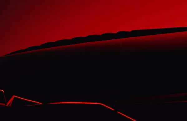 H Ferrari βρήκε τον άνθρωπο για να μπει στην θάλασσα