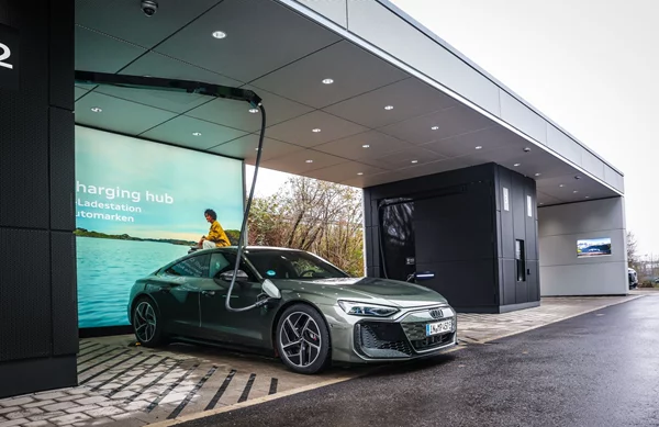 Οι σταθμοί φόρτισης της Audi θα είναι από ανακυκλωμένες μπαταρίες