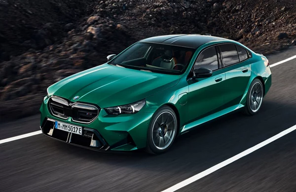Αποκαλύφθηκε η νέα BMW M5 και είναι υβριδική με 727 ίππους και 100 κιλά ροπή (εικόνες)