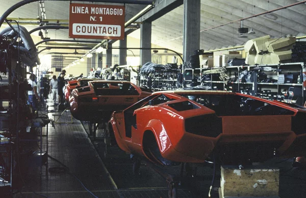 H Lamborghini Countach γίνεται 50 ετών και επιστρέφει στην παραγωγή (εικόνες, video)