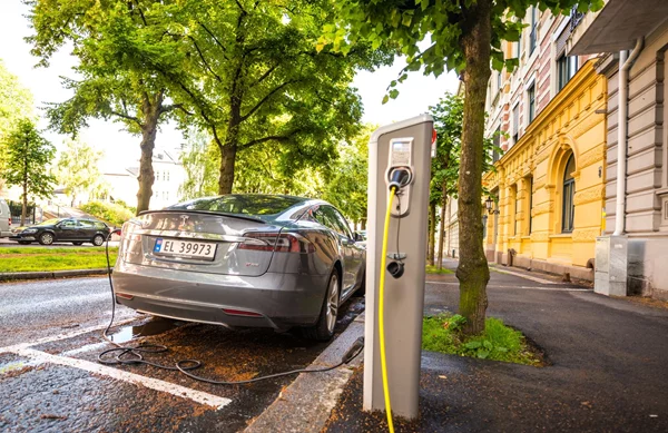 Το 2024 ήταν η χρονιά των ηλεκτρικών αυτοκινήτων-Πόσα κυκλοφόρησαν