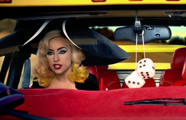 To γκαράζ της Lady Gaga έχει εντυπωσιακά αυτοκίνητα