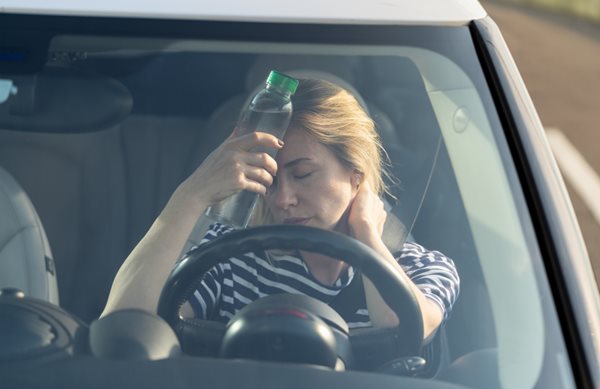 Οδήγηση με καύσωνα: Οι επίσημες οδηγίες του υπουργείου Μεταφορών