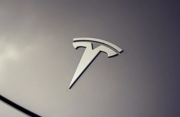 H Tesla ταράζει και πάλι τα νερά-τι ανακοίνωσε για το 2025