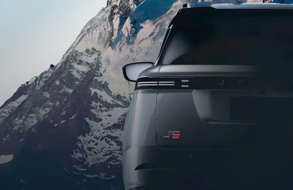 Κινεζική φίρμα φέρνει στην Ελλάδα premium μικρό SUV