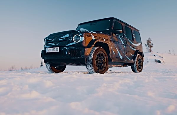 Video: Drift στον πάγο με την ηλεκτρική Mercedes EQG